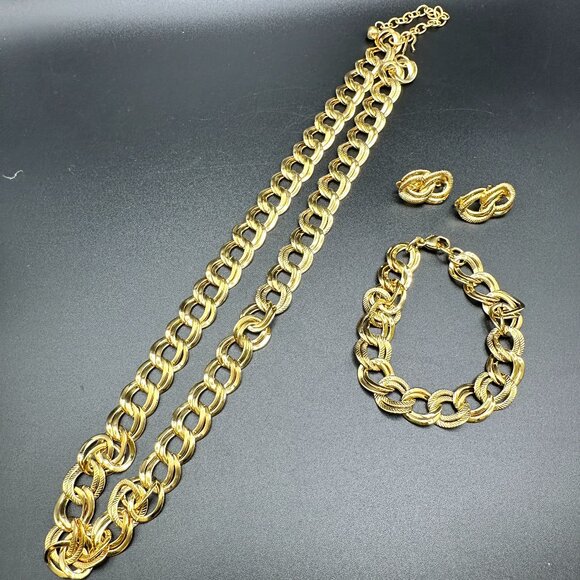 Vintage Trifari Gold Tone Double Curb Link Chain Necklace Bracelet Earrings set - Picture 1 of 13